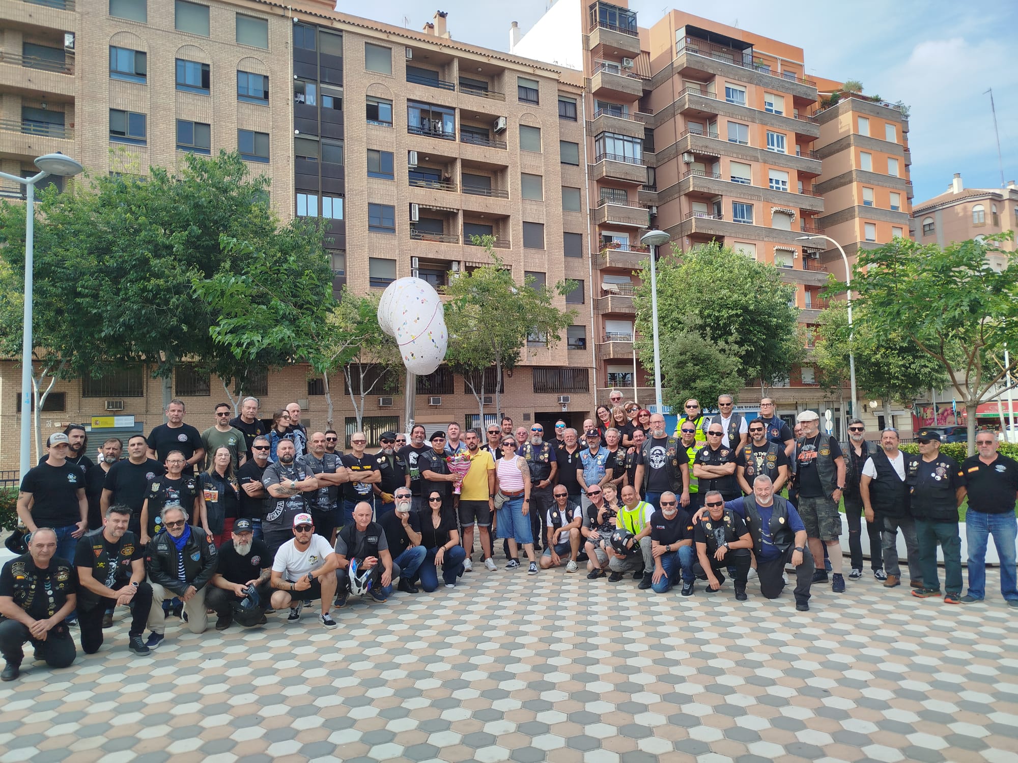 Participantes en la Vuelta Motera solidaria de Castellón de 2025
